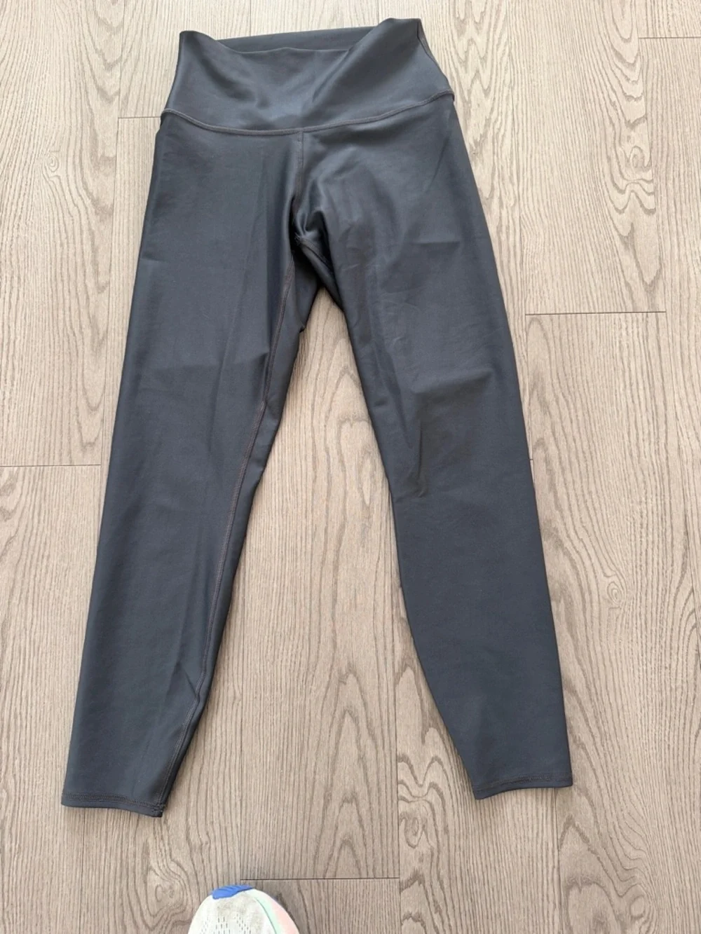 ALO Airlift Leggings - Picture 4 of 8